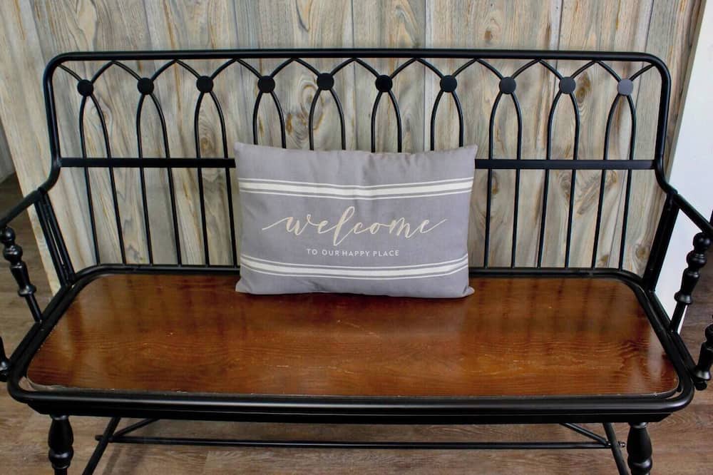 Photo of Others in Wynne