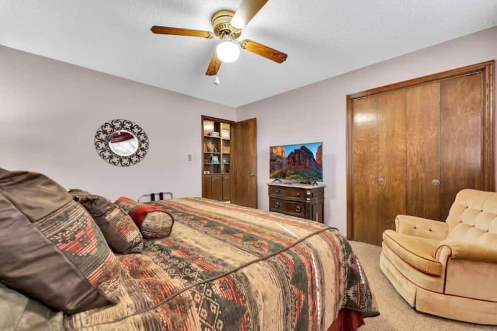 Photo of Bedroom in Clinton