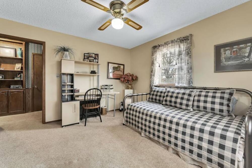 Photo of Livingroom in Clinton