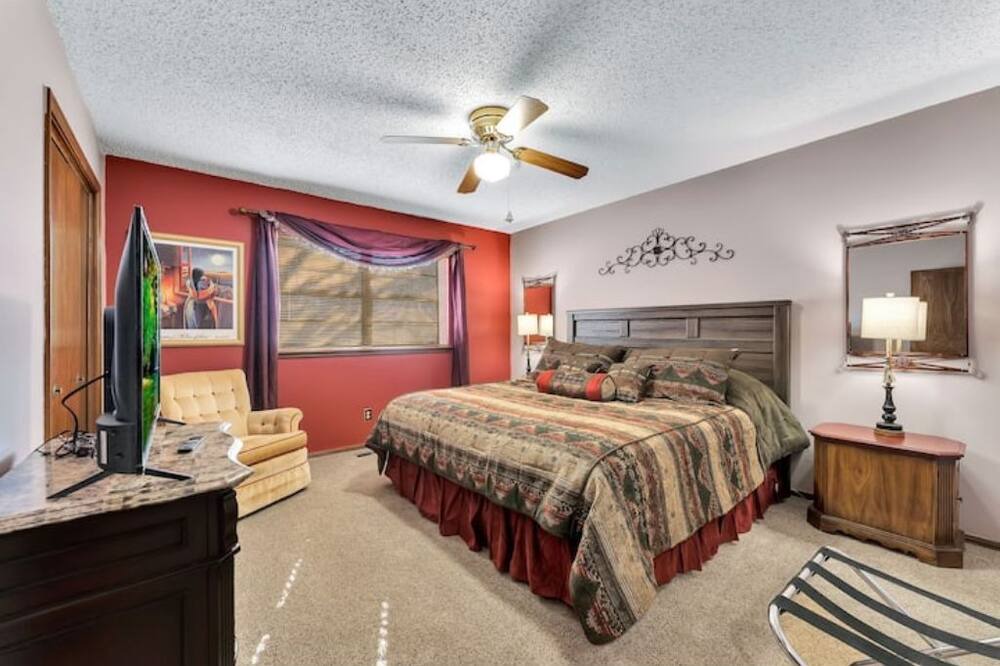 Photo of Bedroom in Clinton