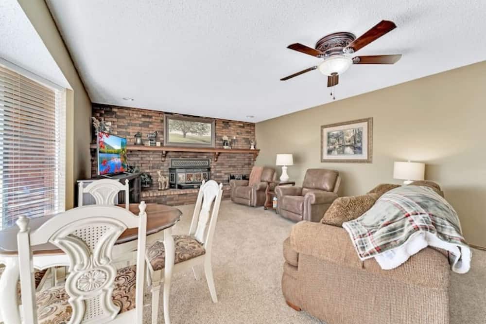 Photo of Livingroom in Clinton
