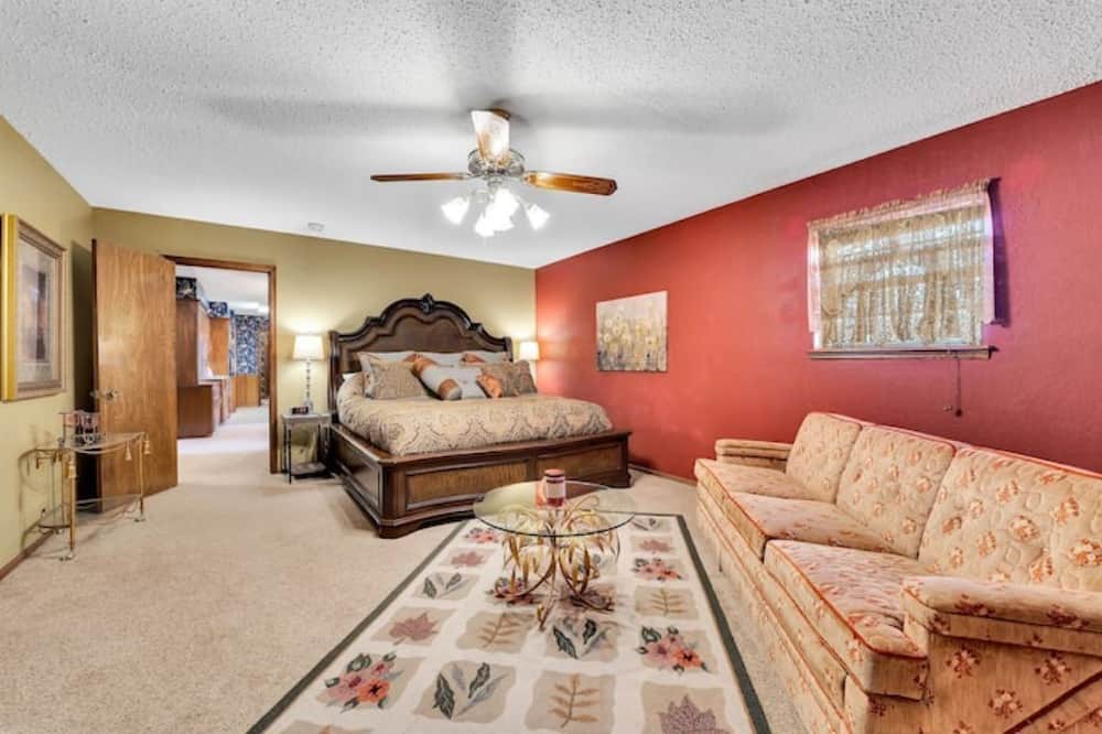 Photo of Bedroom in Clinton