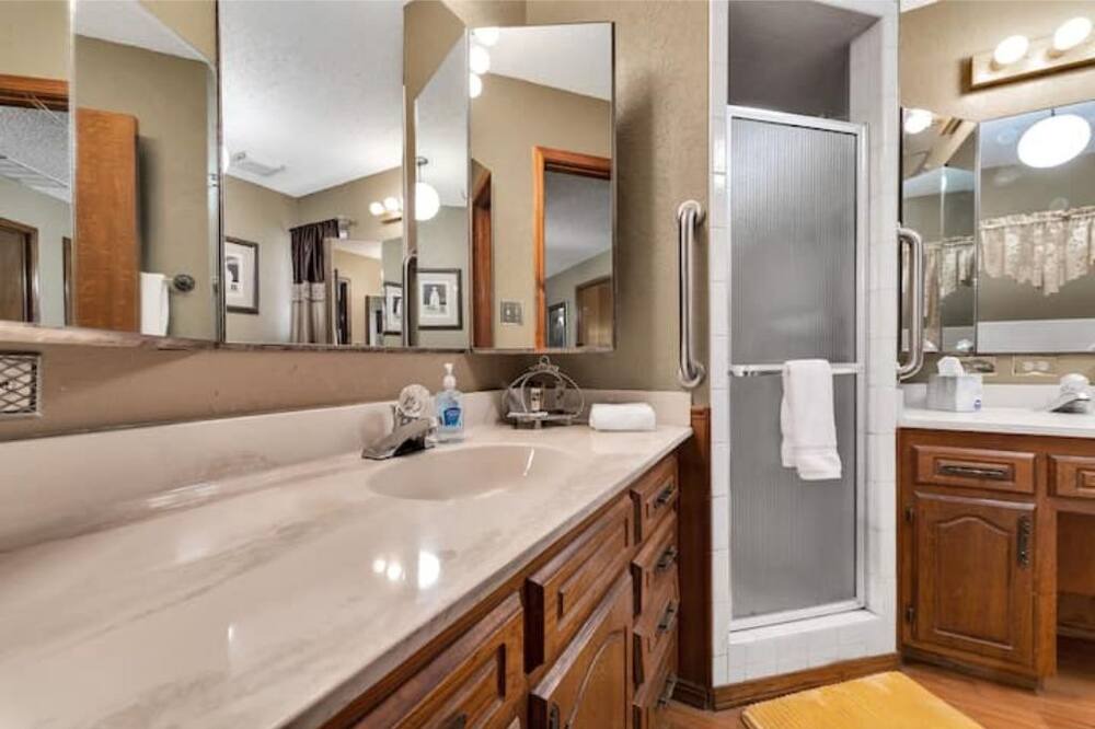 Photo of Bathroom in Clinton