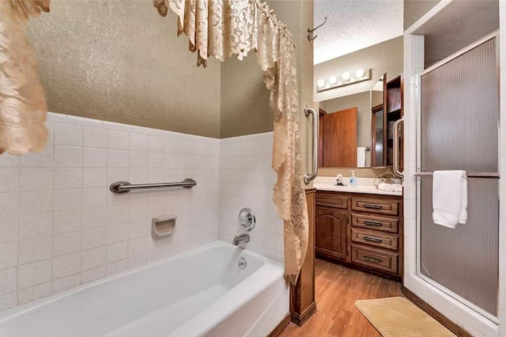 Photo of Bathroom in Clinton