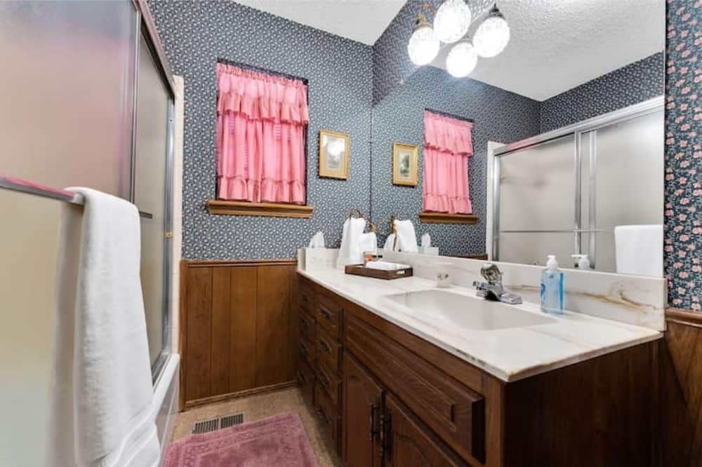 Photo of Bathroom in Clinton