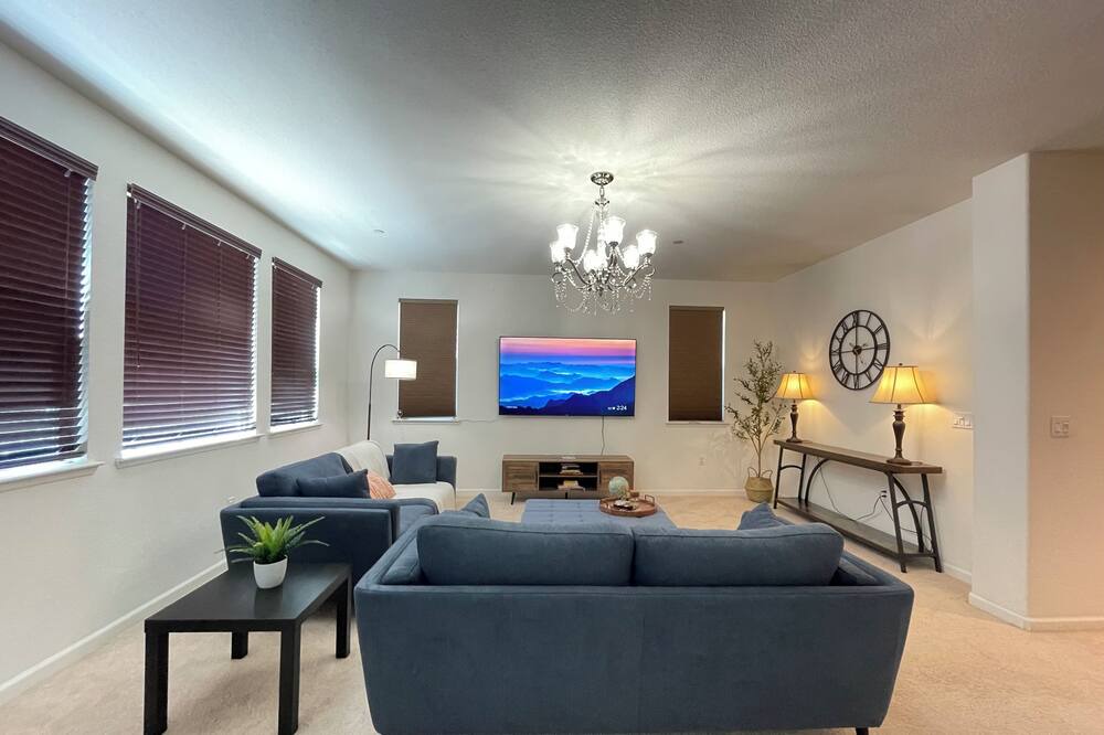 Photo of Livingroom in Lathrop