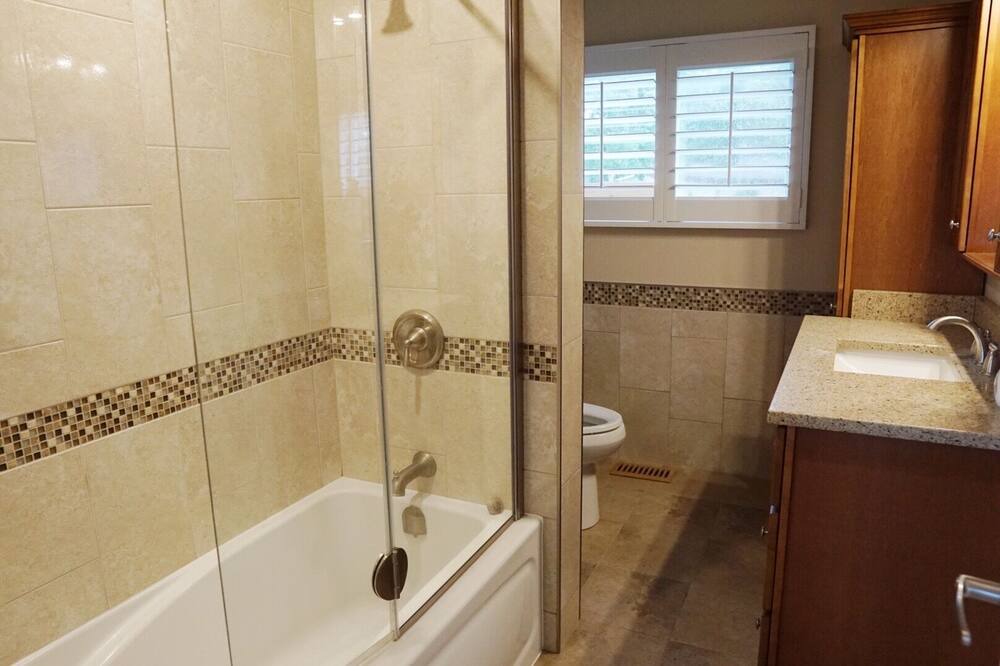 Photo of Bathroom in Carrying Place