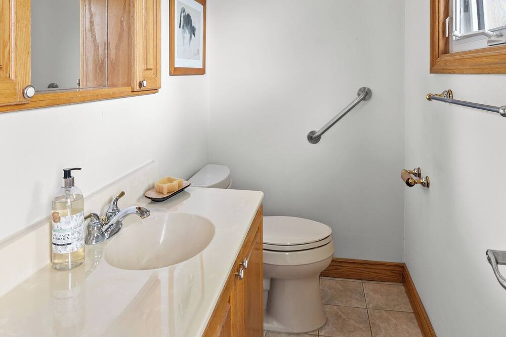 Photo of Bathroom in Clarkson-Lorne Park