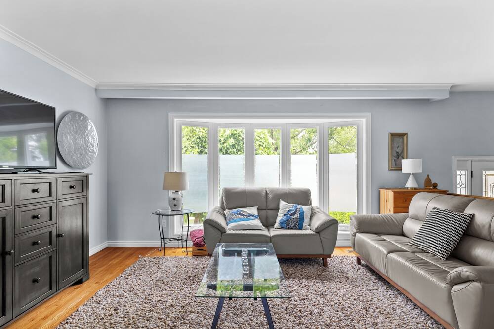 Photo of Livingroom in Clarkson-Lorne Park