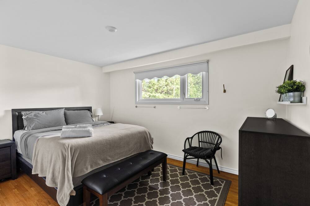 Photo of Bedroom in Clarkson-Lorne Park