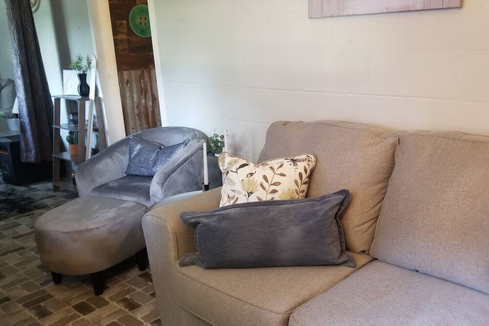 Photo of Livingroom in Tishomingo