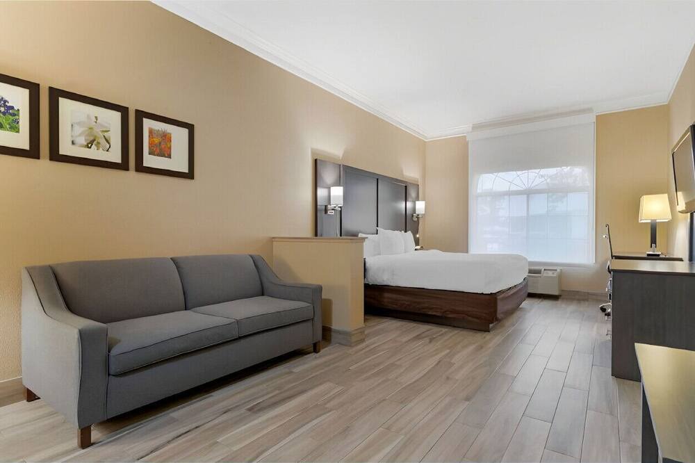 Photo of Bedroom in Humble