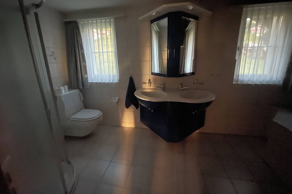 Photo of Bathroom in Sattel