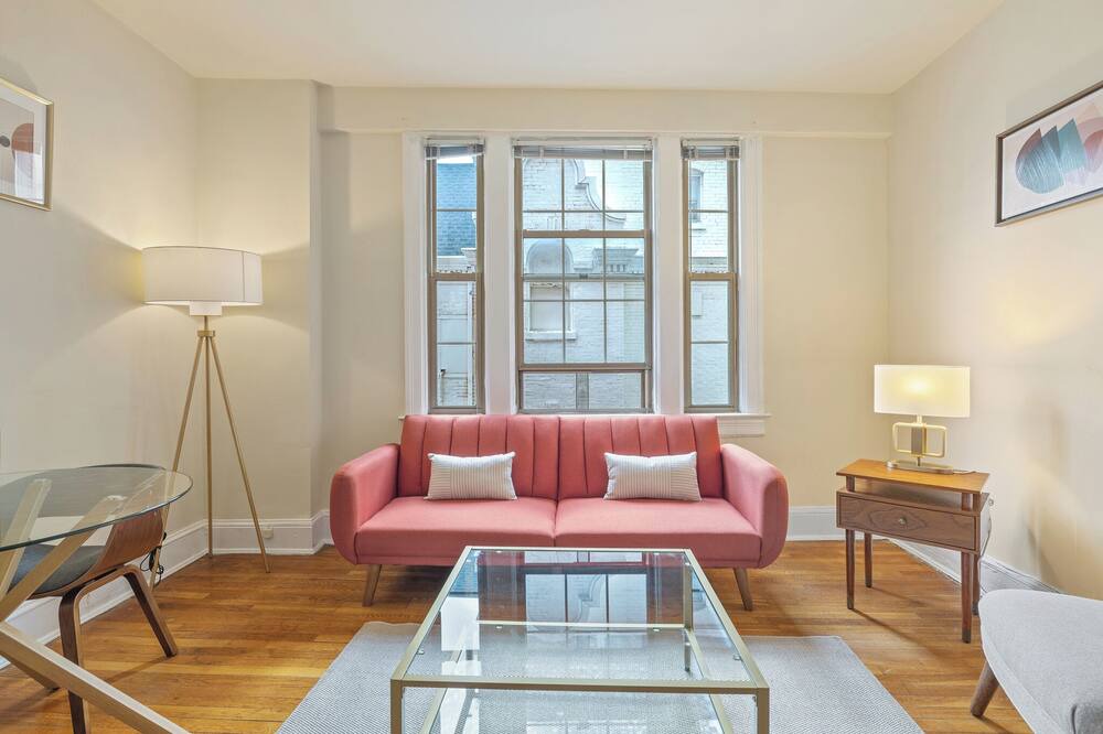 Photo of Livingroom in Kalorama Heights
