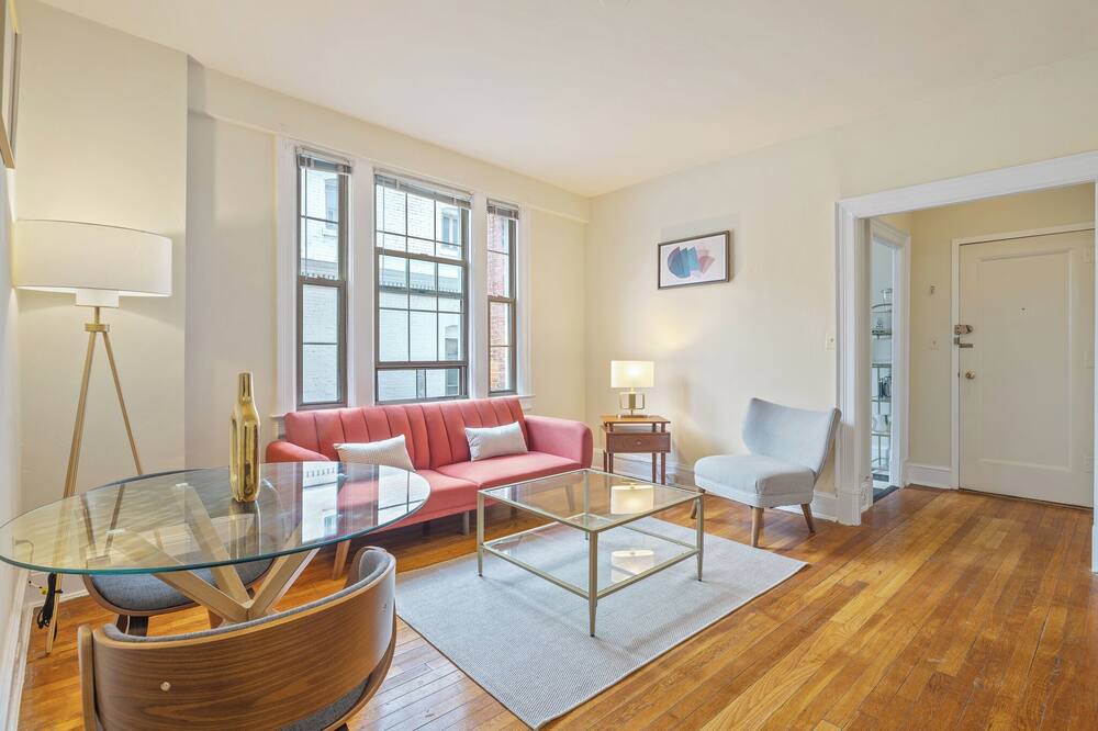 Photo of Livingroom in Kalorama Heights