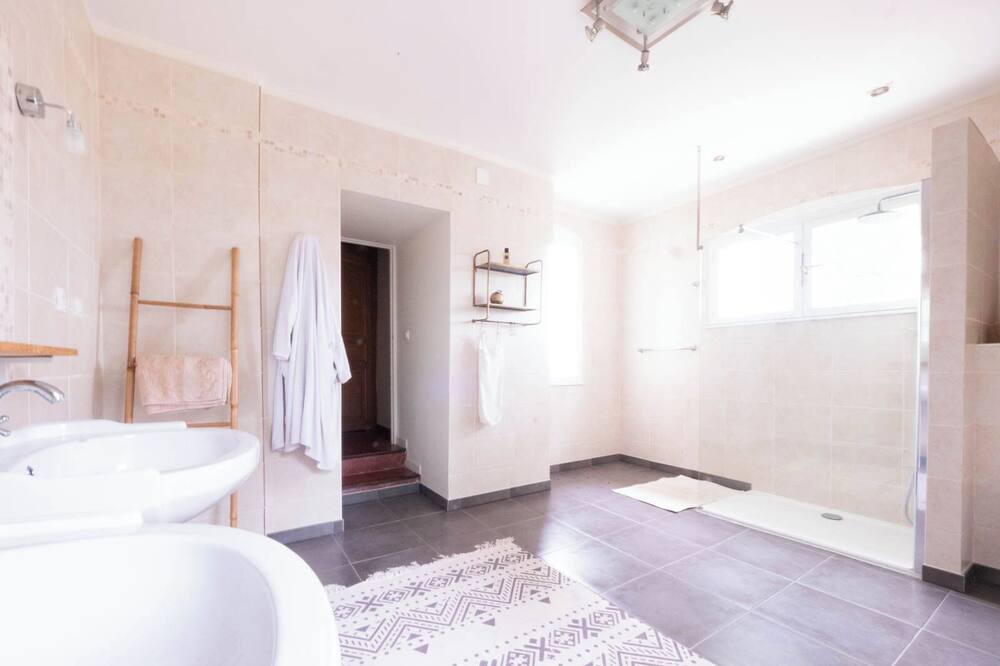 Photo of Bathroom in Lapeyrere