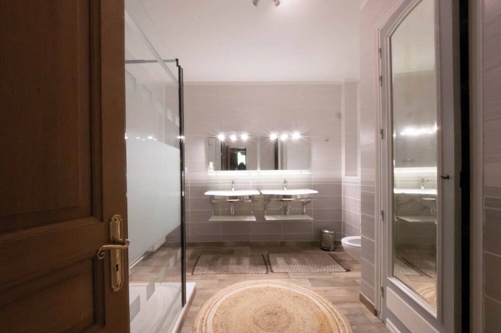 Photo of Bathroom in Lapeyrere