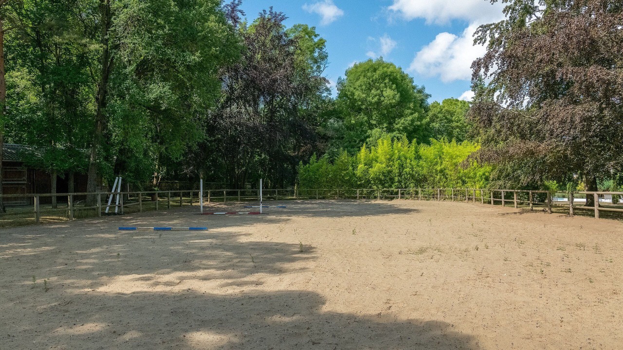 Photo of Outdoor in Bailly