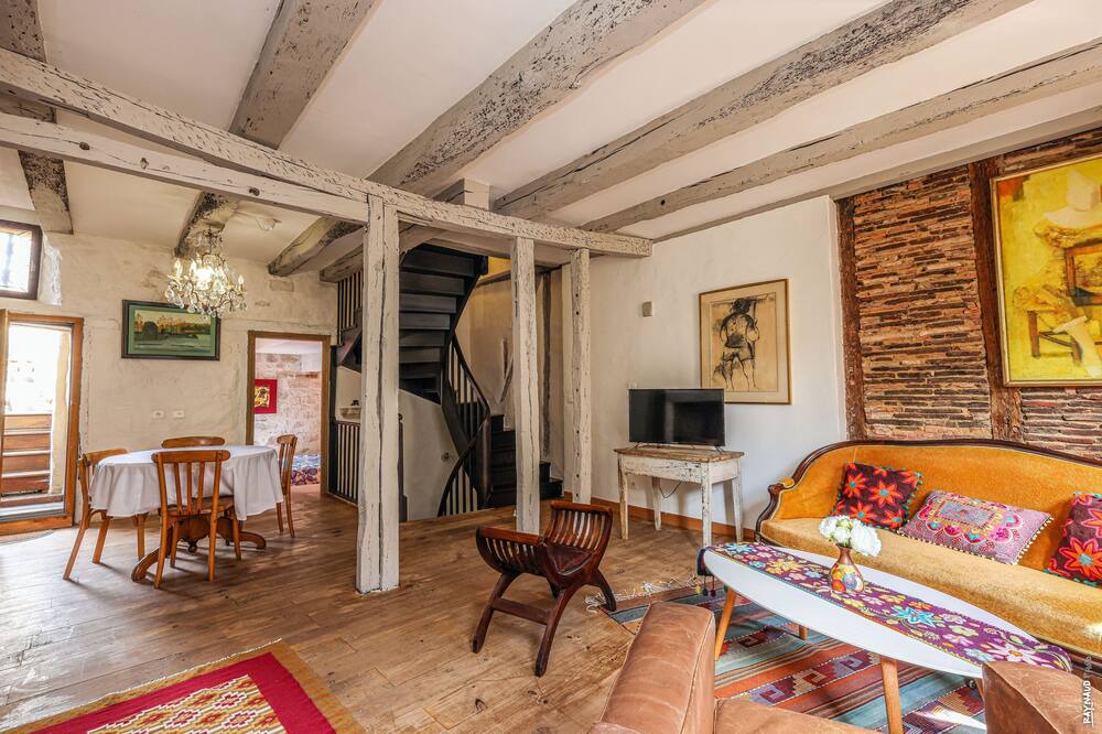 Photo of Livingroom in Castelnau-de-Montmiral