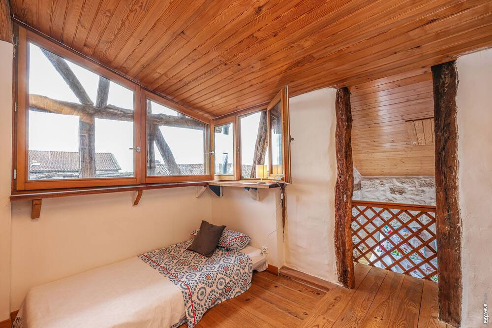 Photo of Bedroom in Castelnau-de-Montmiral