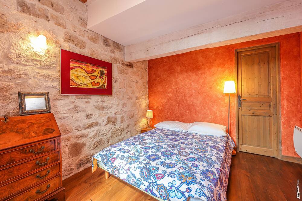 Photo of Bedroom in Castelnau-de-Montmiral