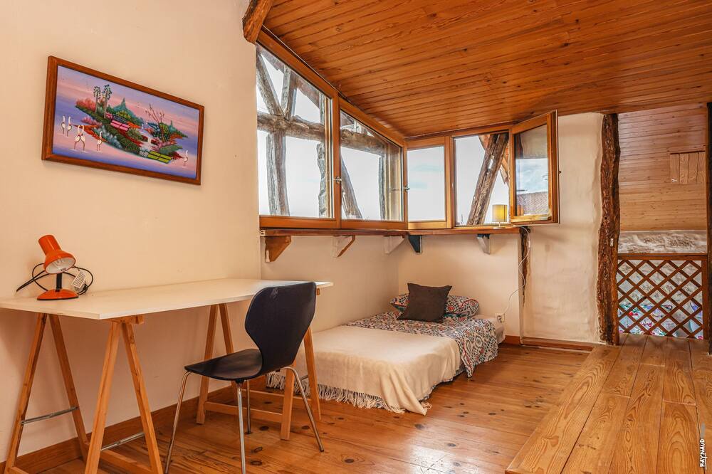 Photo of Bedroom in Castelnau-de-Montmiral