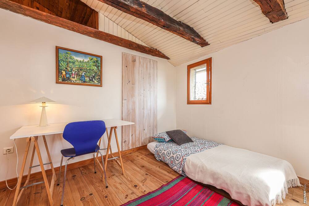 Photo of Bedroom in Castelnau-de-Montmiral