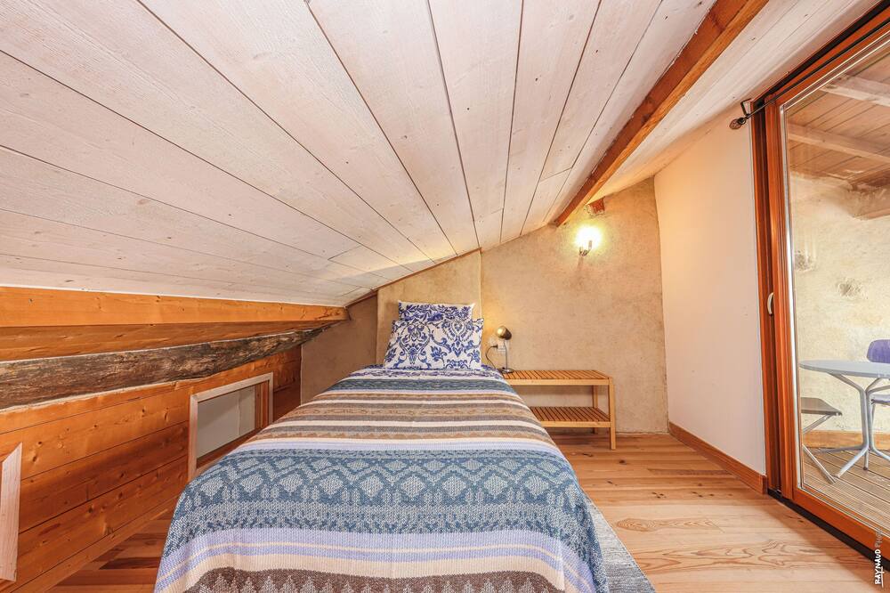 Photo of Bedroom in Castelnau-de-Montmiral