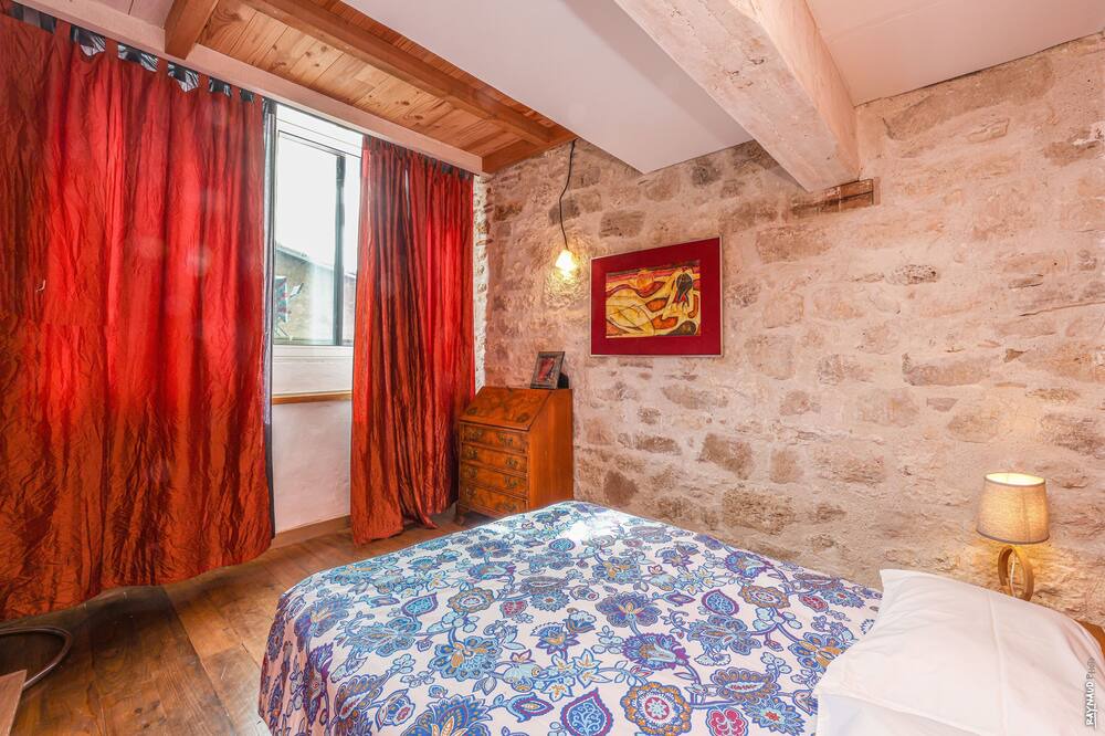 Photo of Bedroom in Castelnau-de-Montmiral