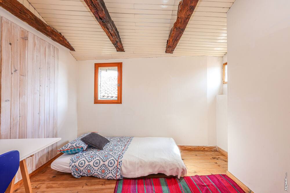 Photo of Bedroom in Castelnau-de-Montmiral