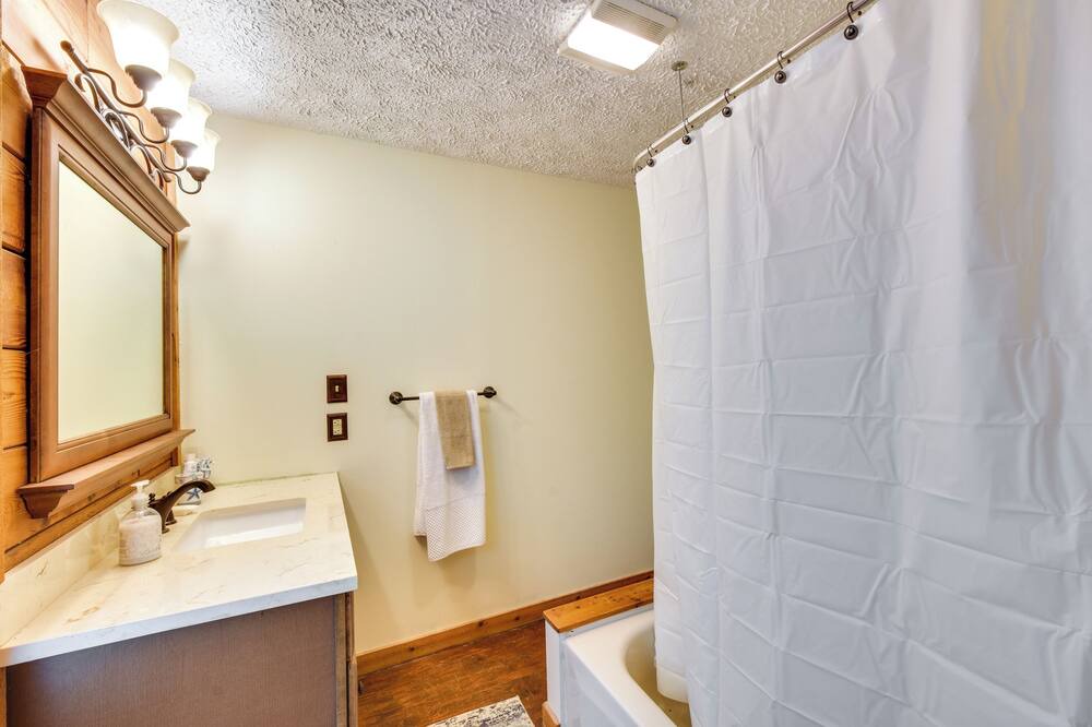 Photo of Bathroom in Chickasaw Point