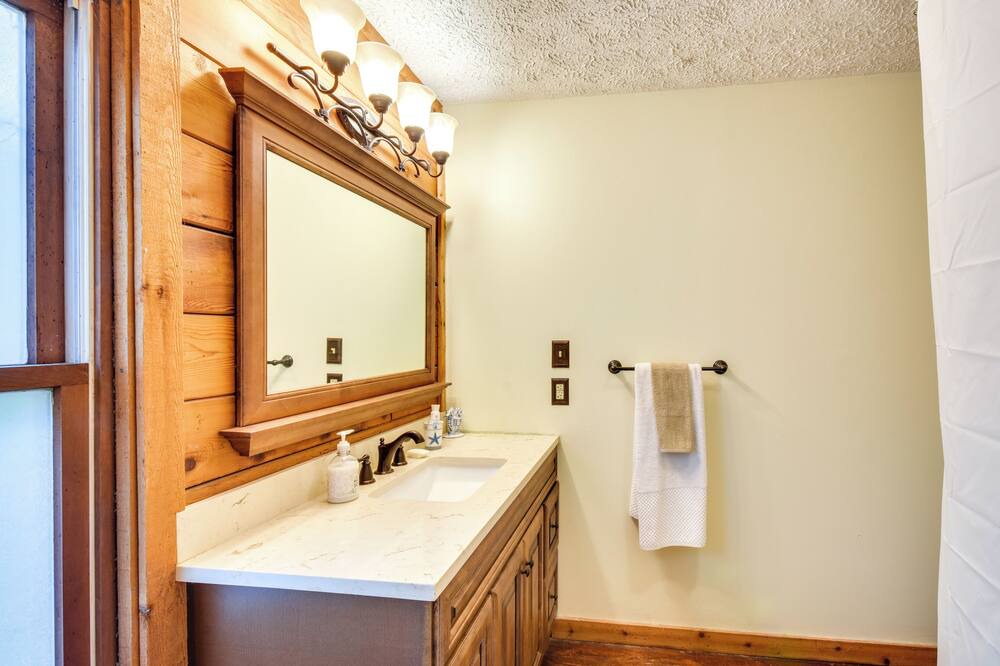 Photo of Bathroom in Chickasaw Point