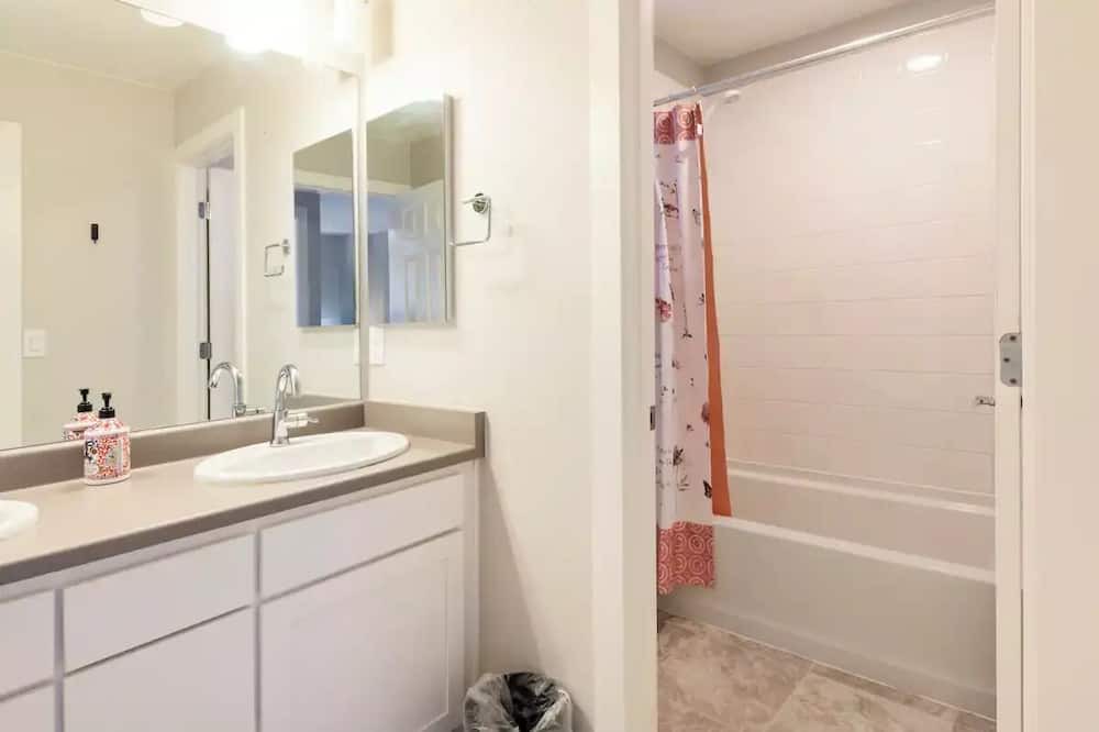 Photo of Bathroom in Gateway