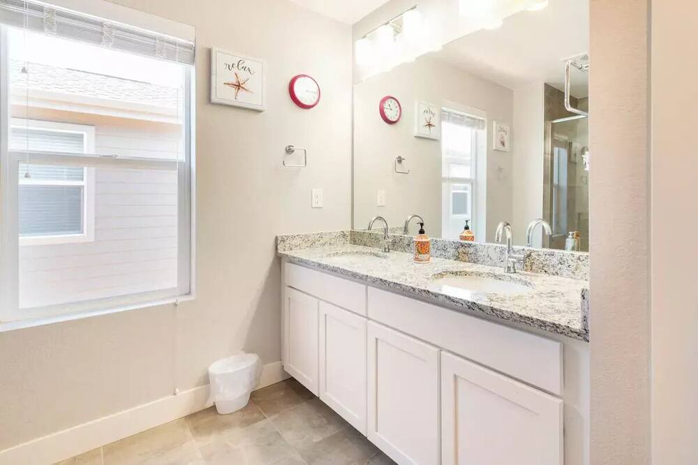Photo of Bathroom in Gateway