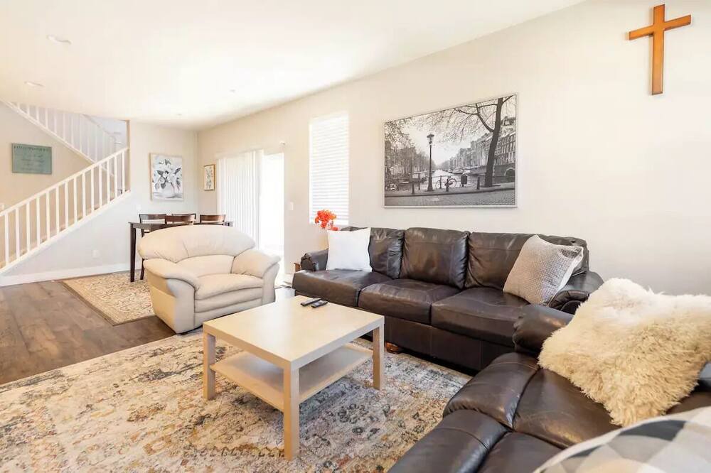 Photo of Livingroom in Gateway