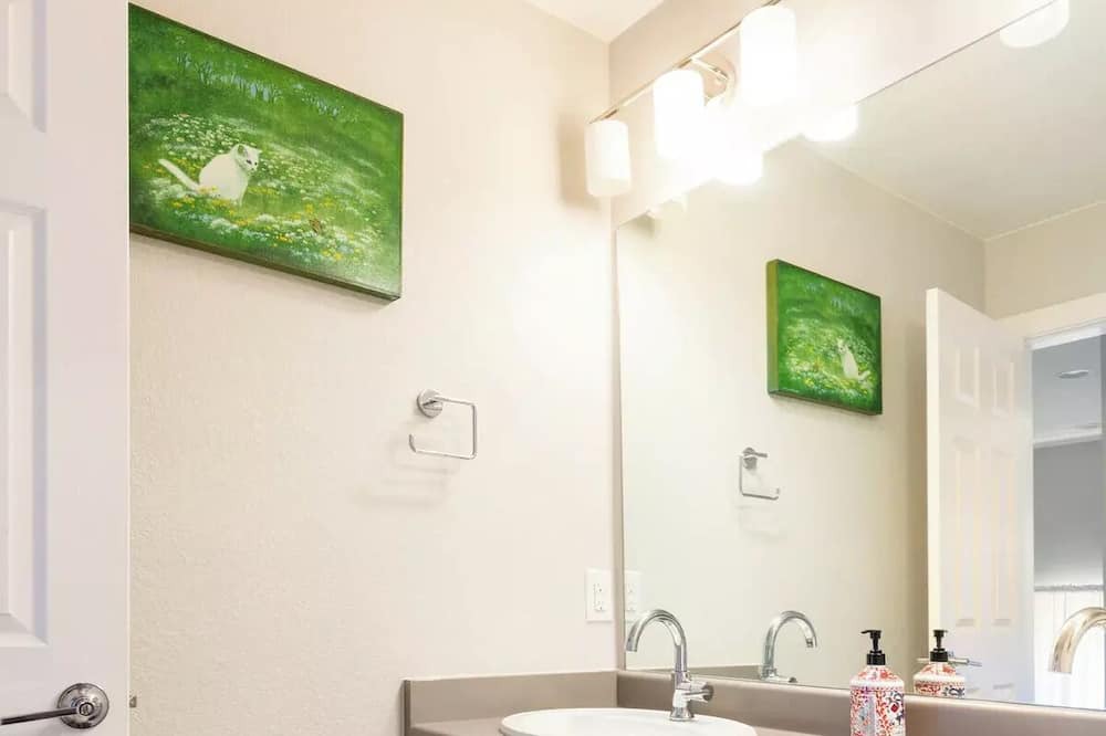 Photo of Bathroom in Gateway