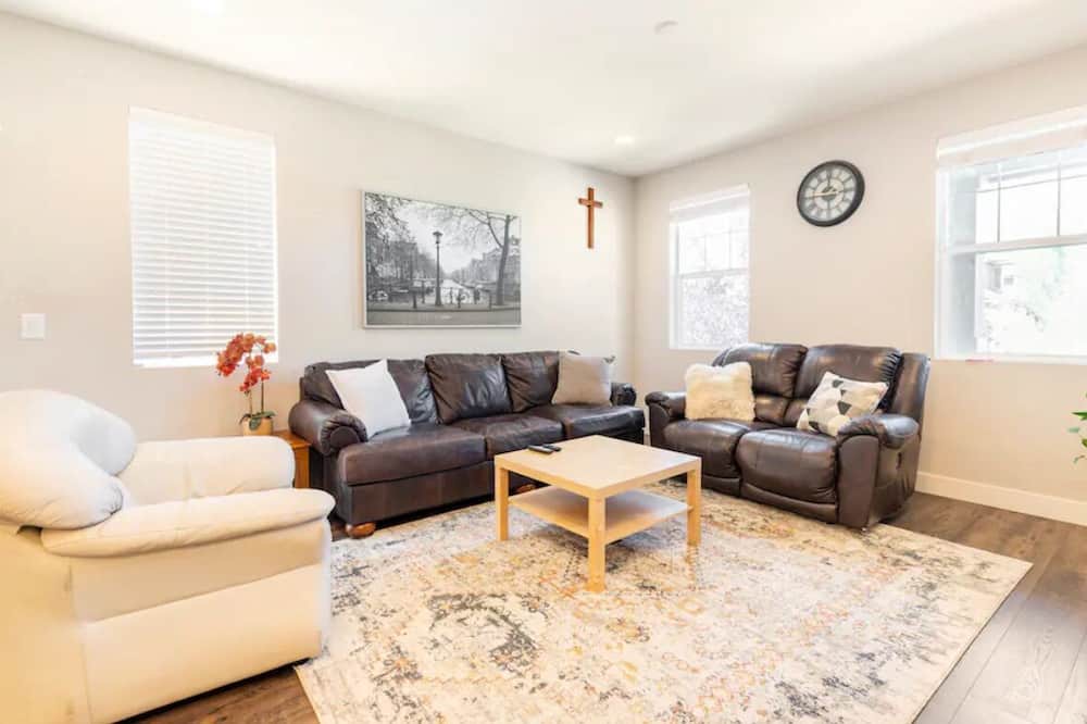 Photo of Livingroom in Gateway