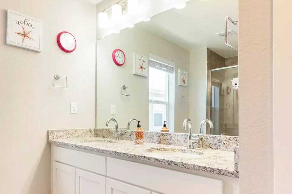Photo of Bathroom in Gateway