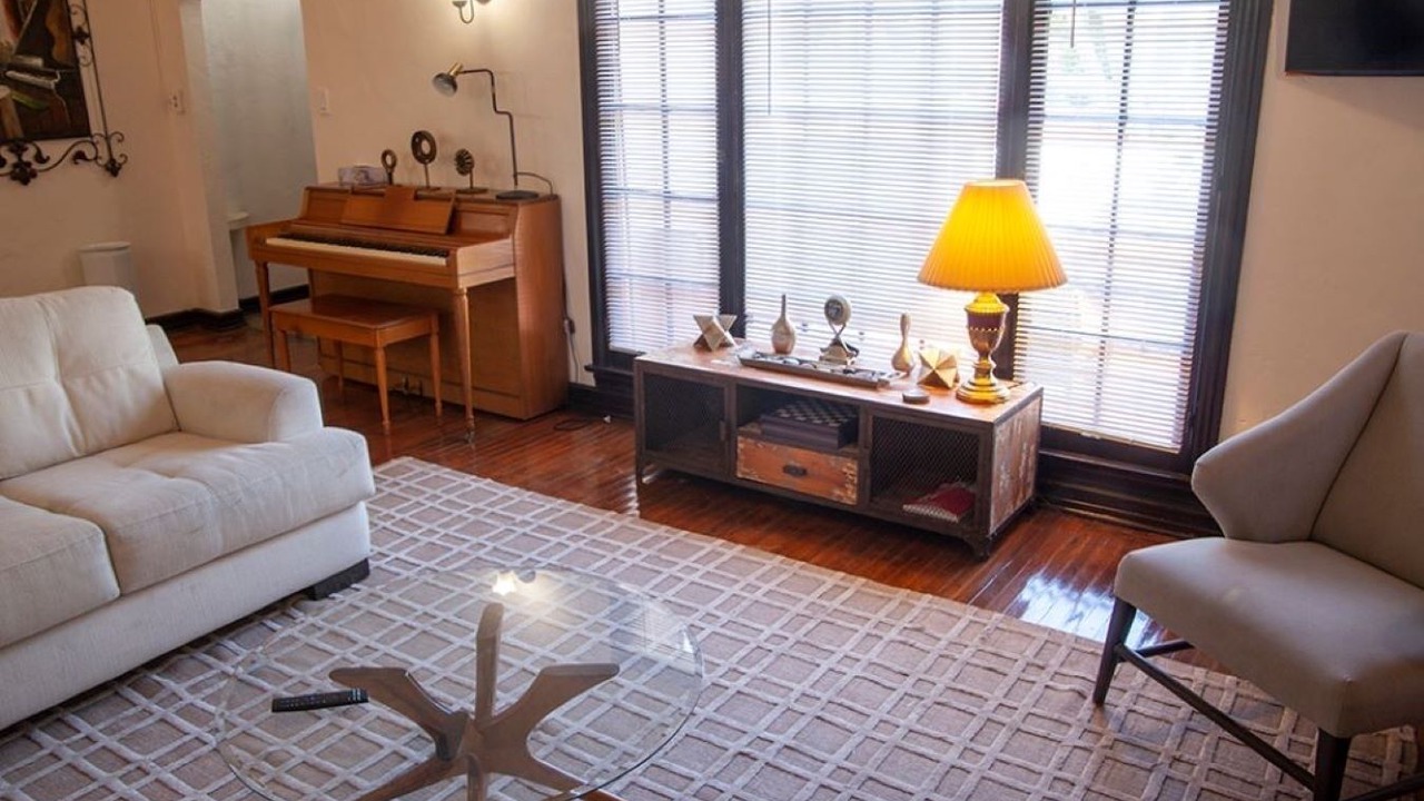 Photo of Livingroom in Tarzana