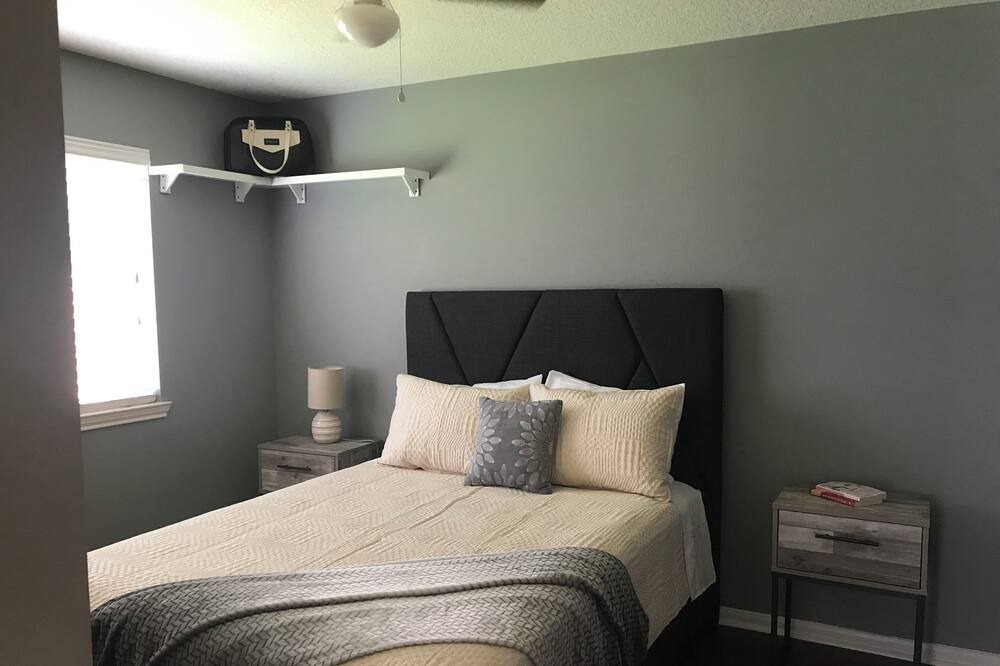 Photo of Bedroom in College Park
