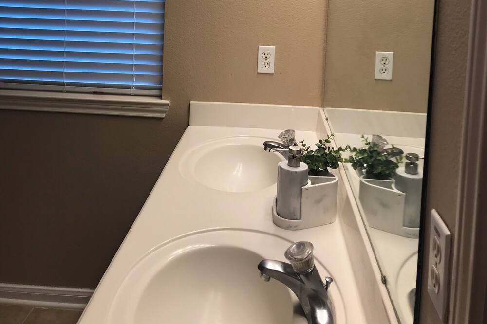 Photo of Bathroom in College Park
