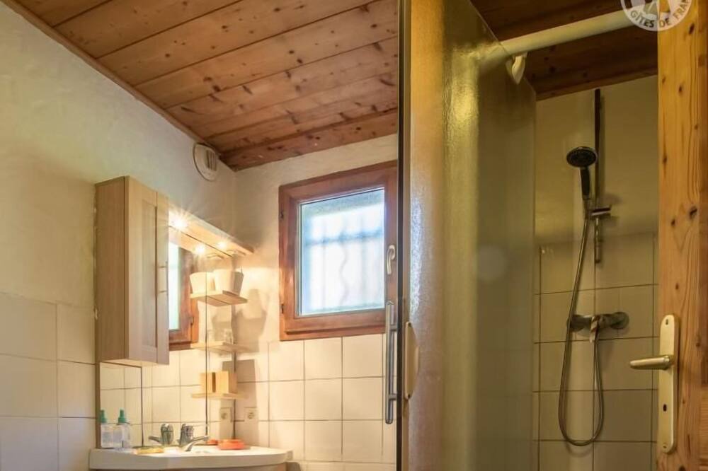 Photo of Bathroom in Queige