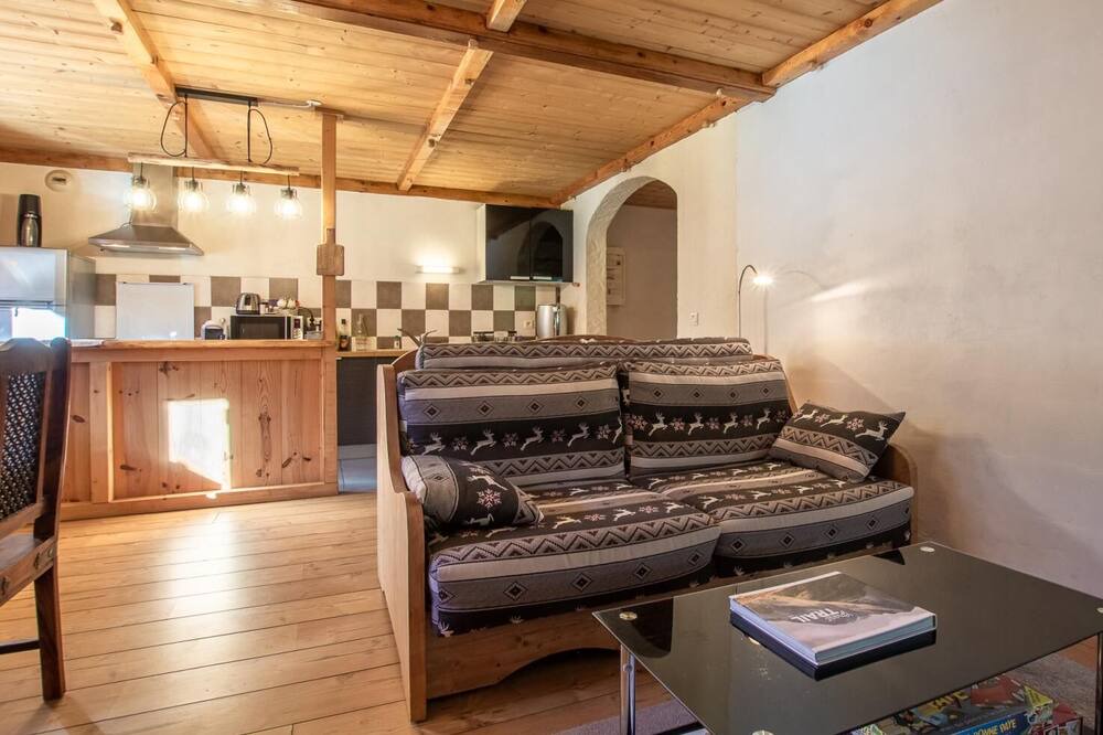 Photo of Others in Queige