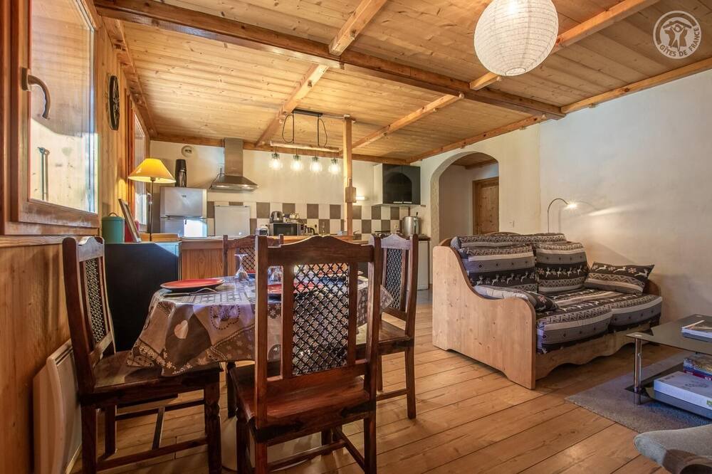 Photo of Others in Queige