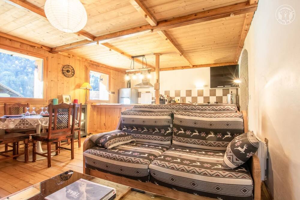 Photo of Others in Queige