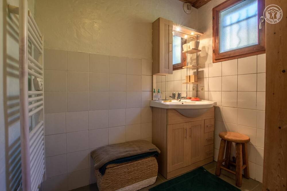 Photo of Bathroom in Queige