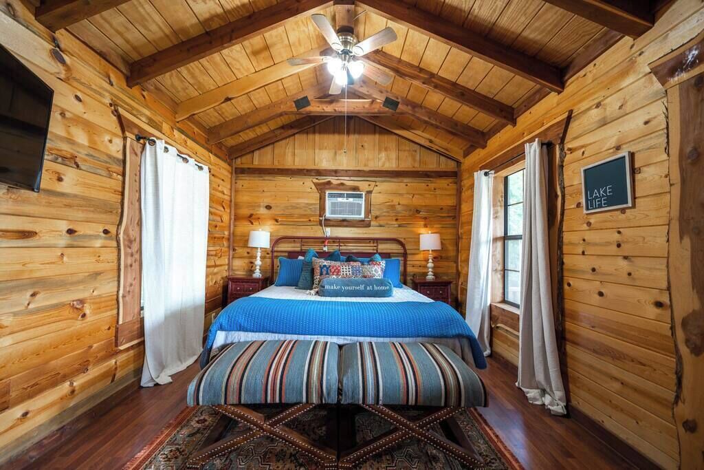 Photo of Bedroom in Lone Star