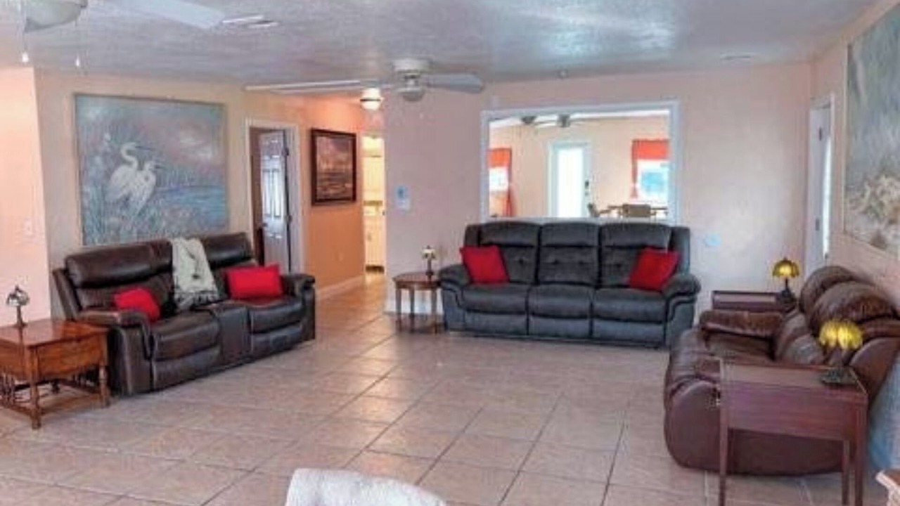 Photo of Livingroom in Weeki Wachee Gardens