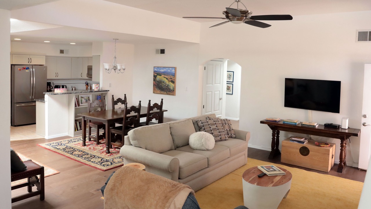 Photo of Livingroom in Near North Valley