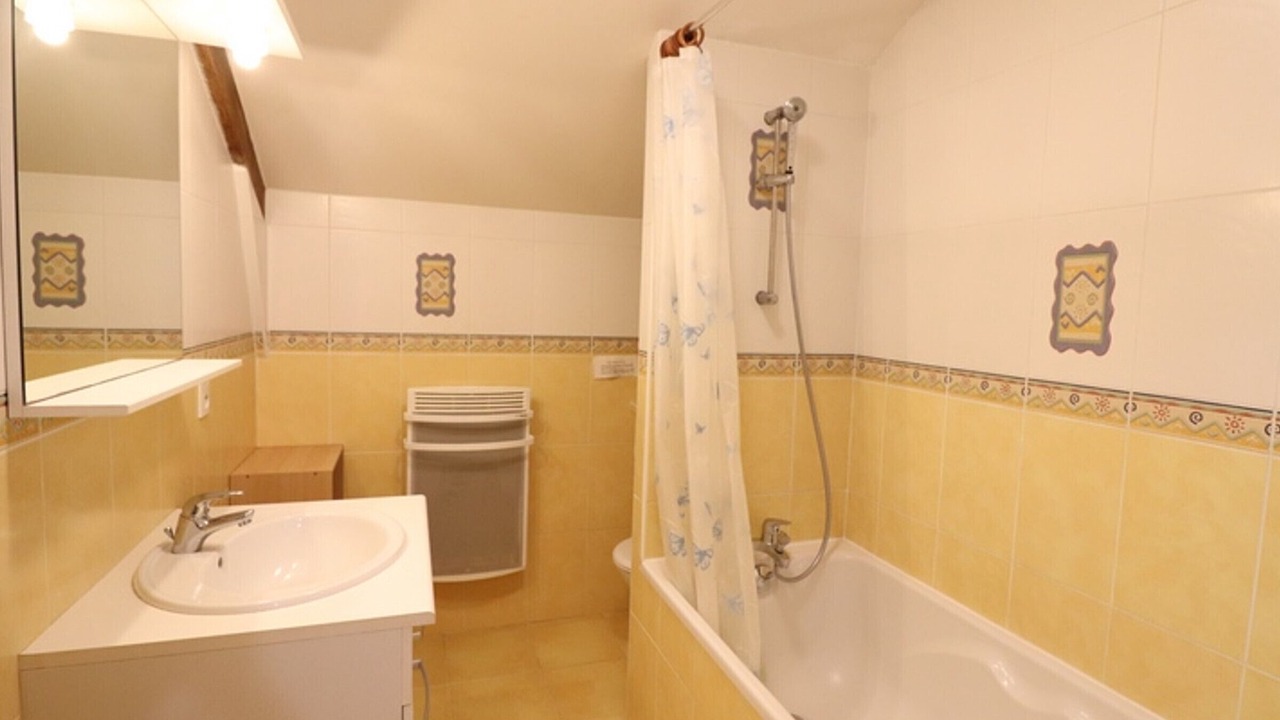 Photo of Bathroom in Saint-Constant-Fournoules